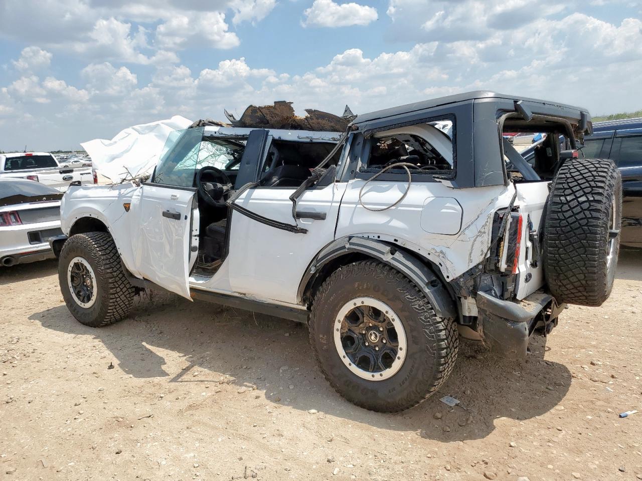 2023 Ford Bronco Base - Image 2