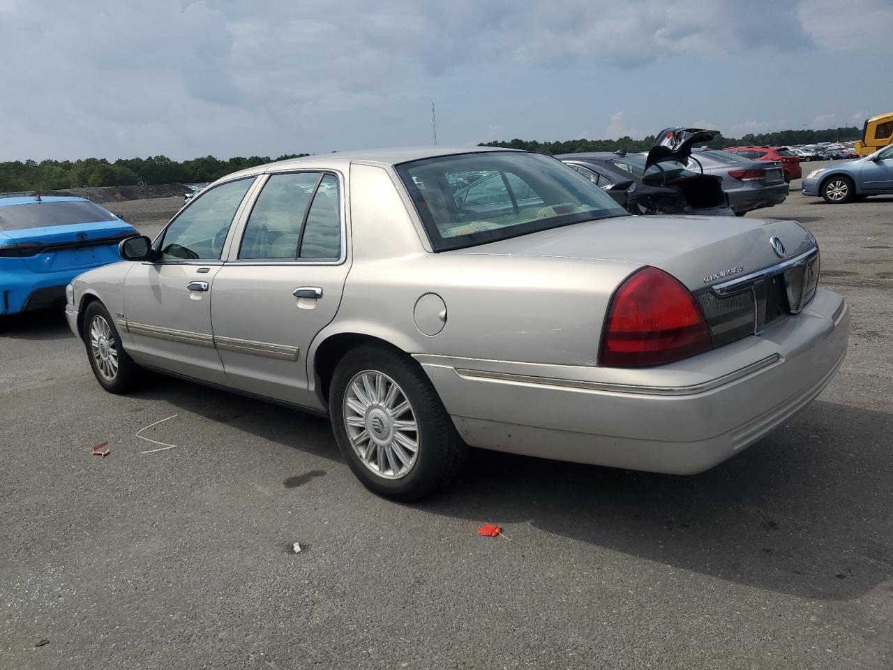 2010 Mercury Grand Marquis Ls - Фото 2