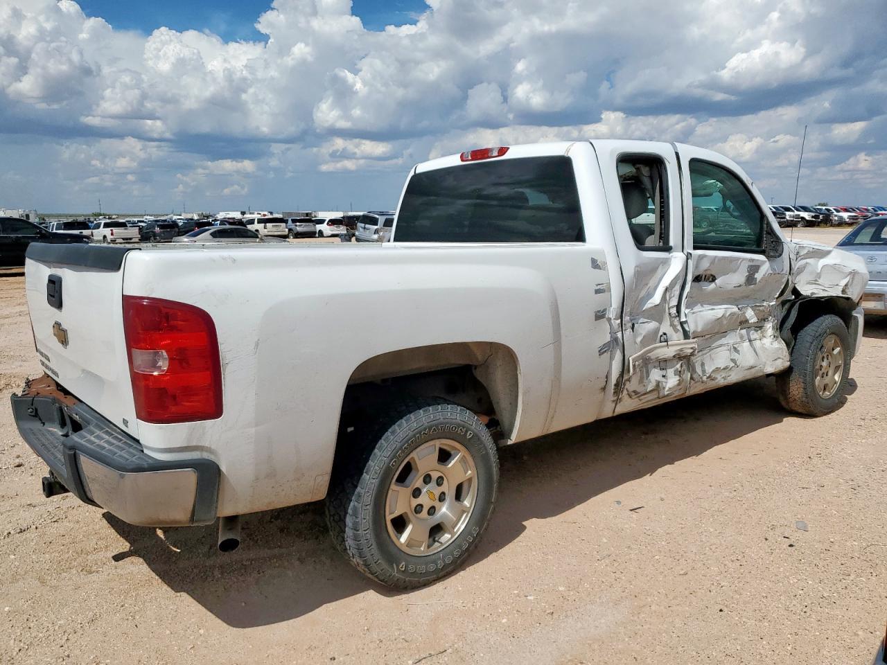 2011 Chevrolet Silverado C1500 Lt - Image 3