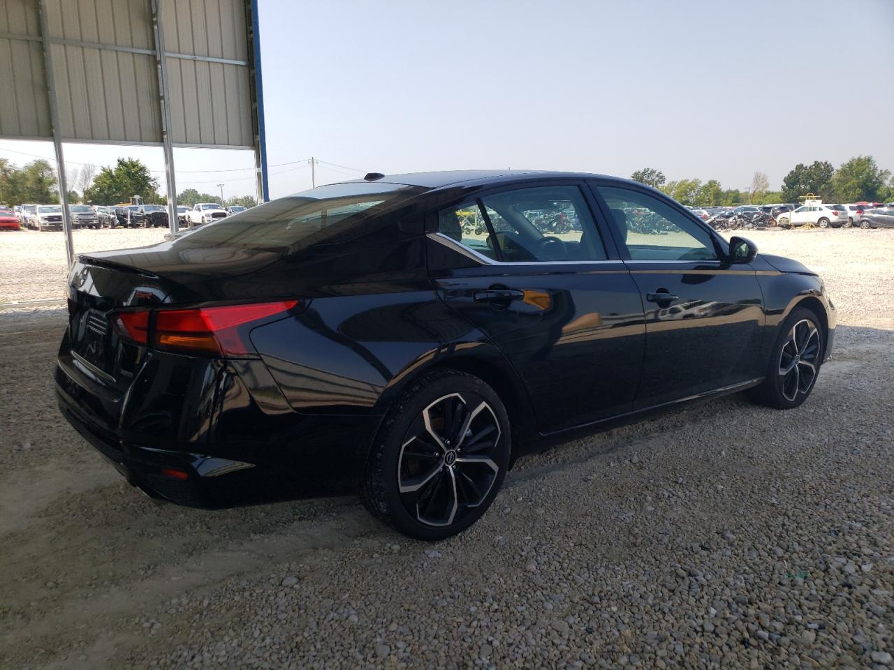 2024 Nissan Altima Sr - Фото 3