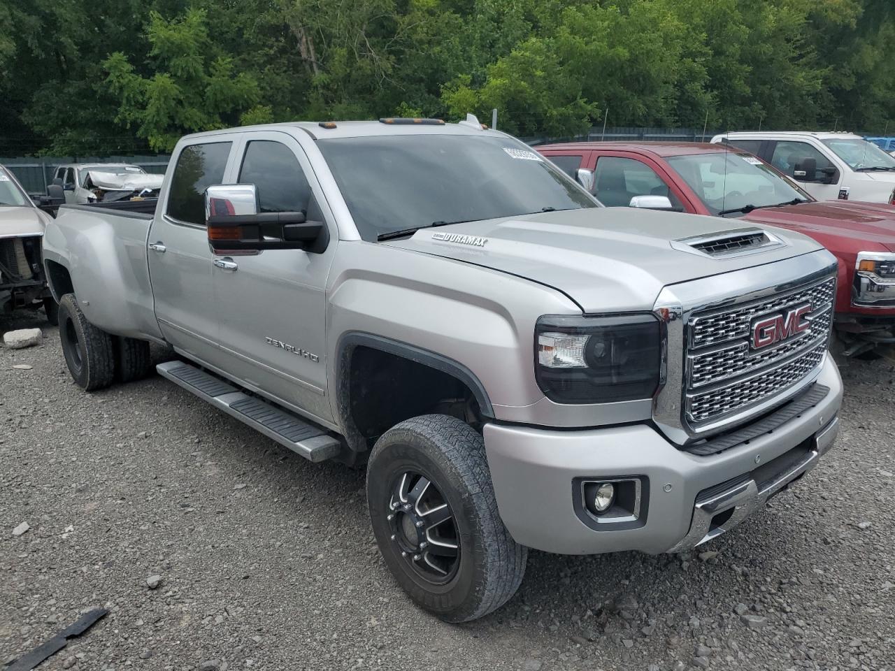 2017 GMC Sierra K3500 Denali - Image 4