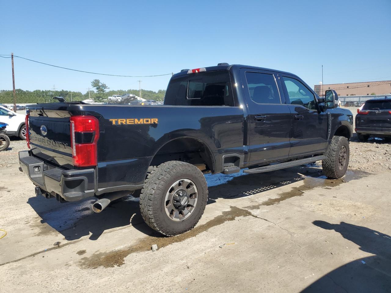 2023 Ford F250 Super Duty - Фото 3