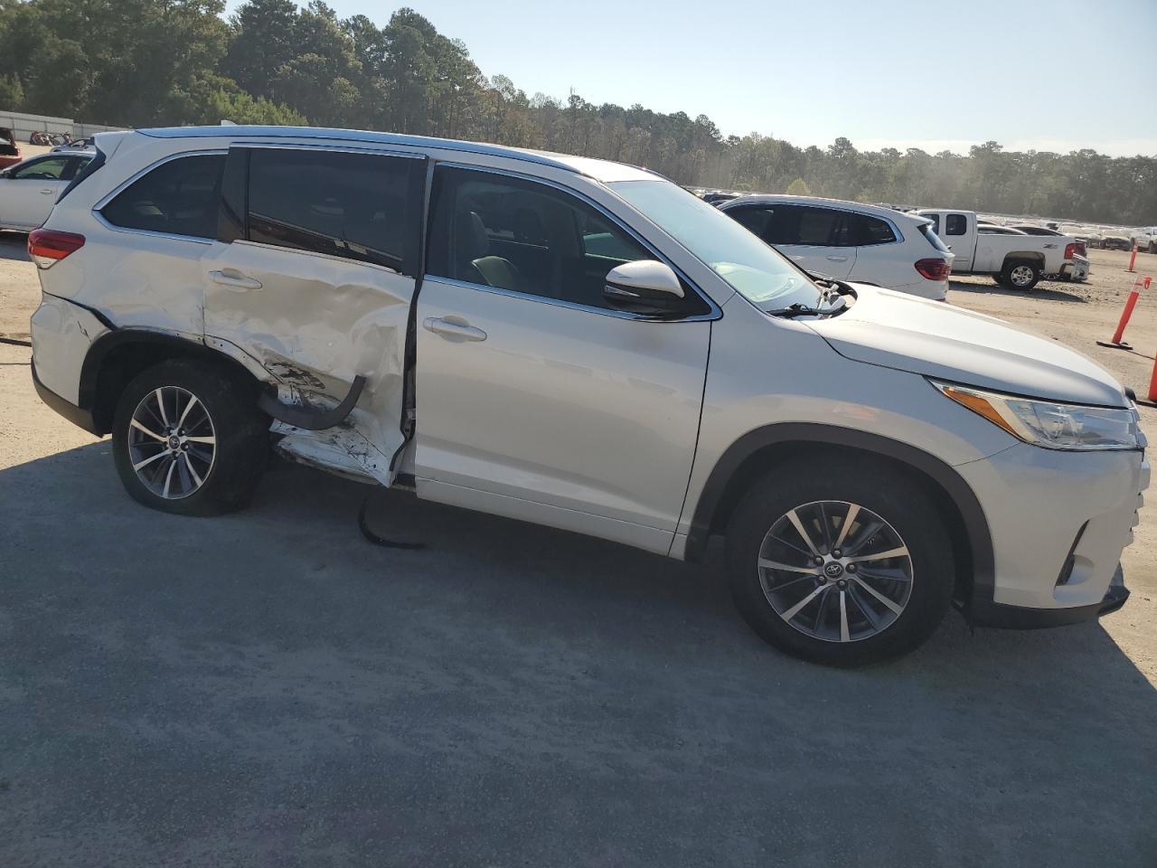 2018 Toyota Highlander Se - Image 4