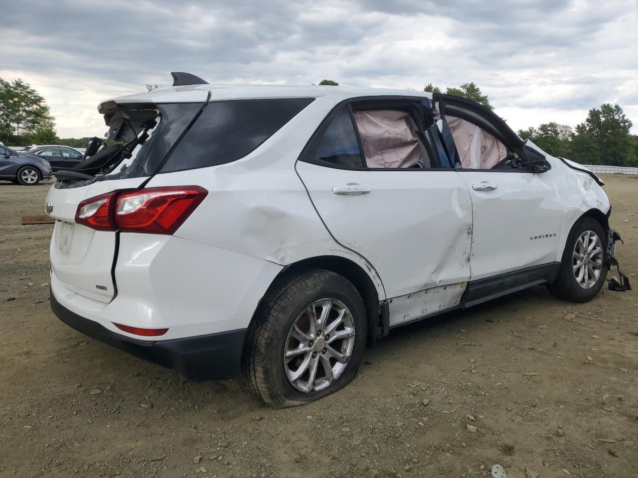 2019 Chevrolet Equinox Ls - Image 3