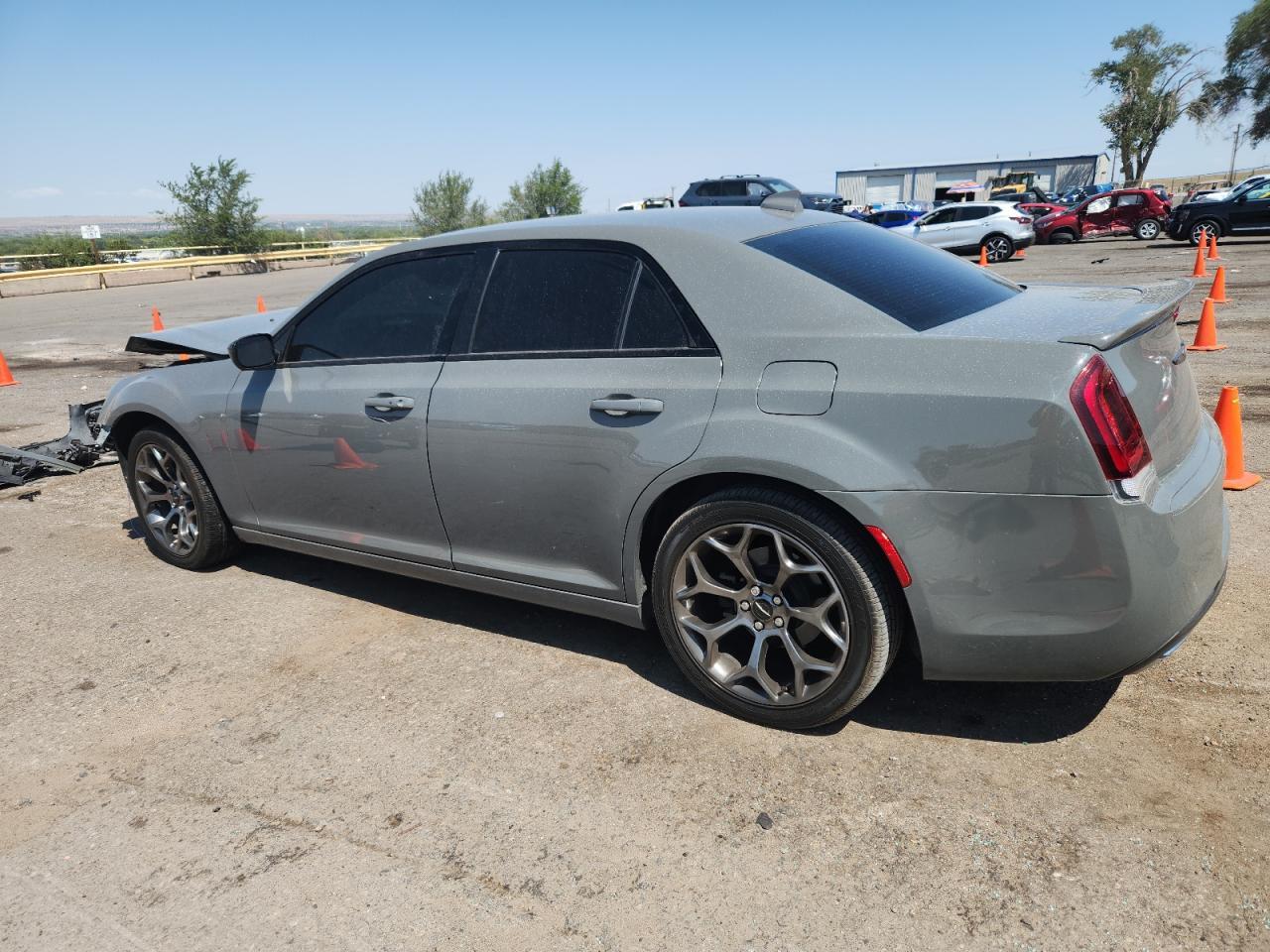 2018 Chrysler 300 Touring - Фото 2
