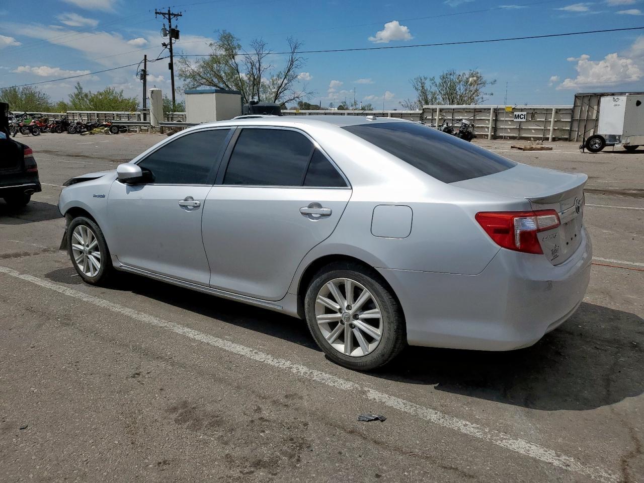 2013 Toyota Camry Hybrid - Фото 2