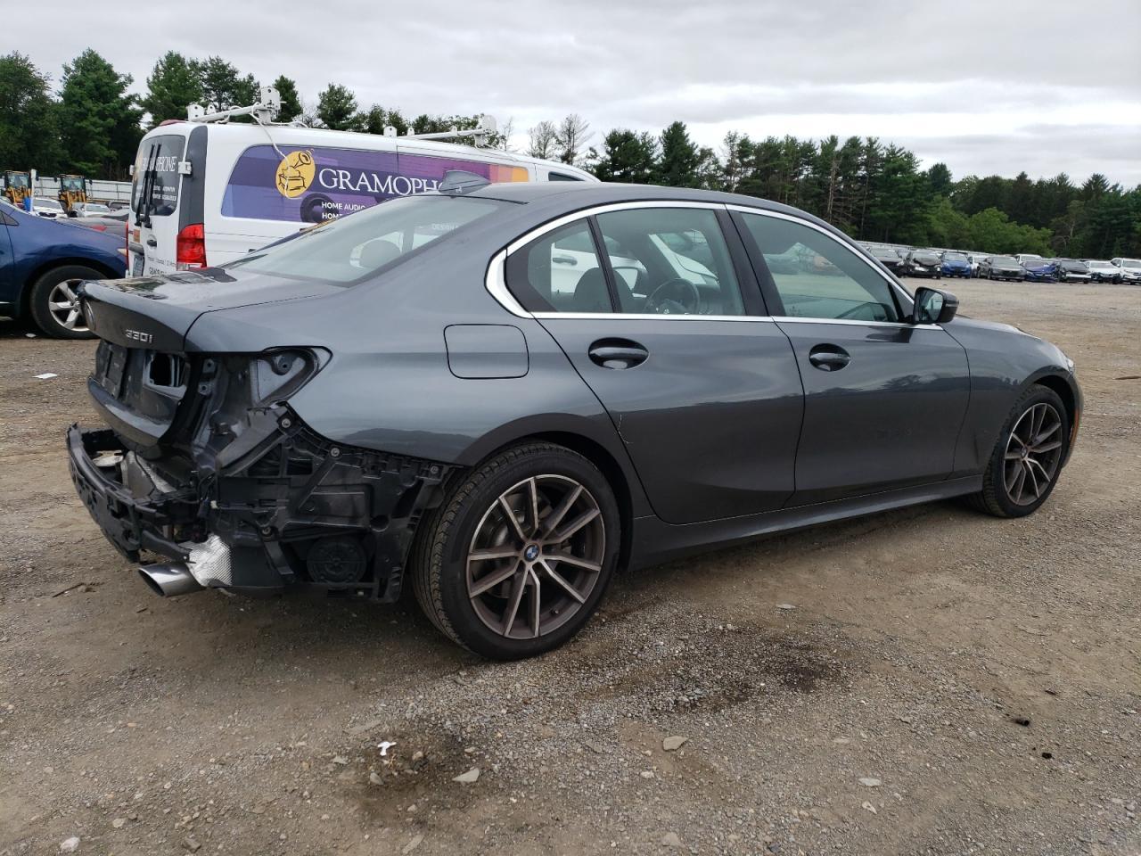 2021 BMW 330Xi - Фото 3