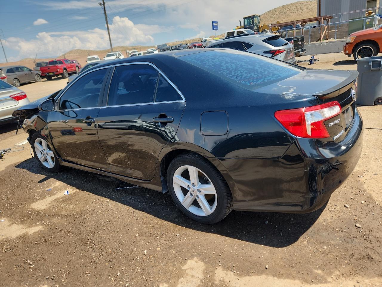 2013 Toyota Camry L - Фото 2