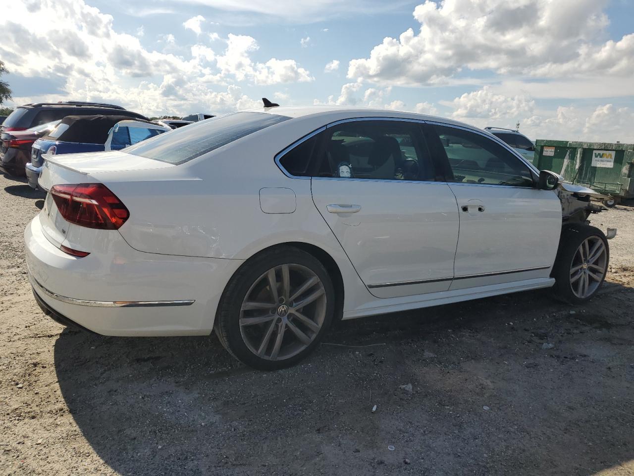 2017 Volkswagen Passat R-Line - Image 3