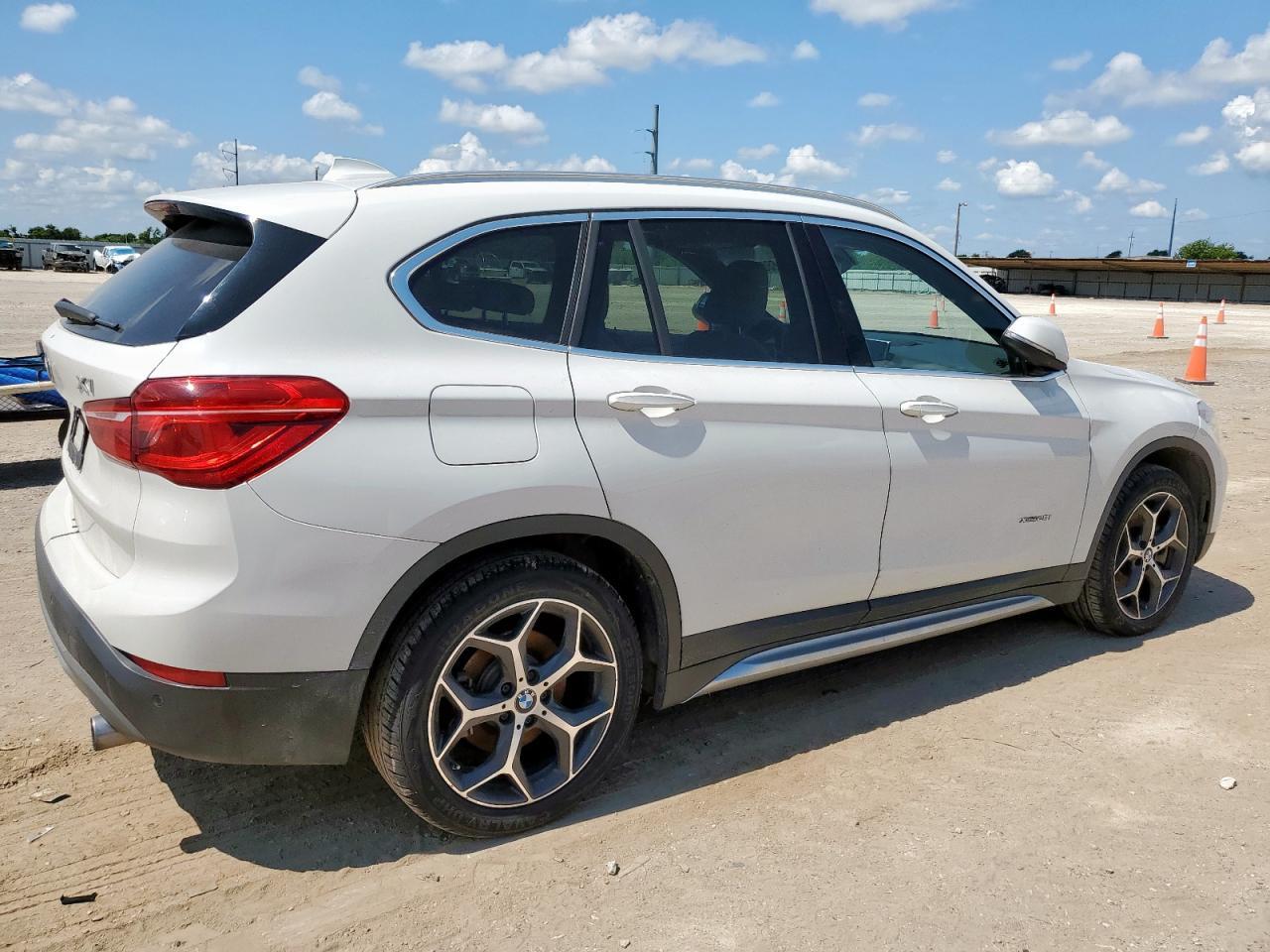 2017 BMW X1 xDrive28I - Фото 3