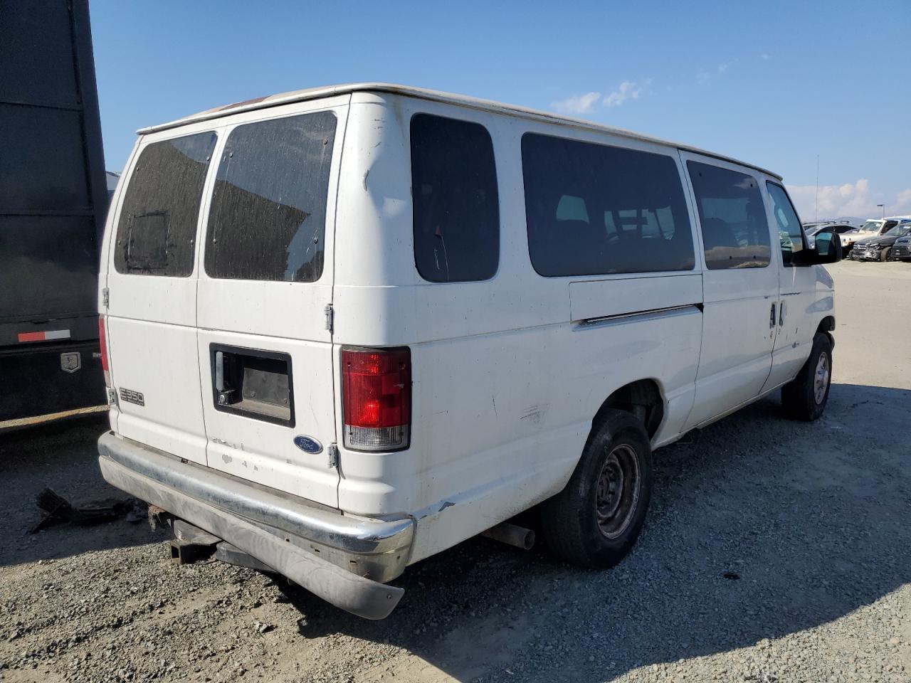 2004 Ford Econoline E350 Super Duty Wagon - Фото 3