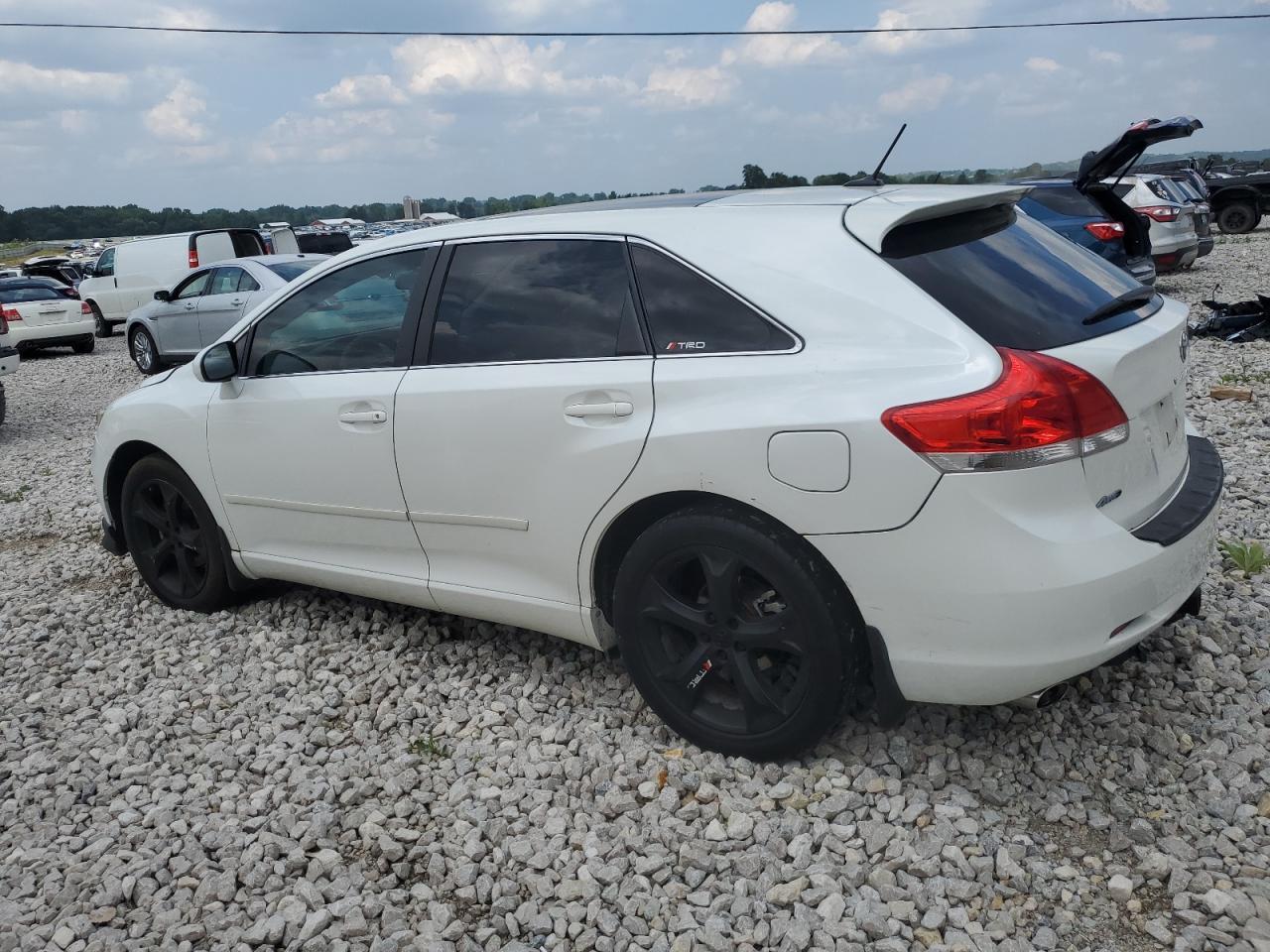 2010 Toyota Venza - Фото 2