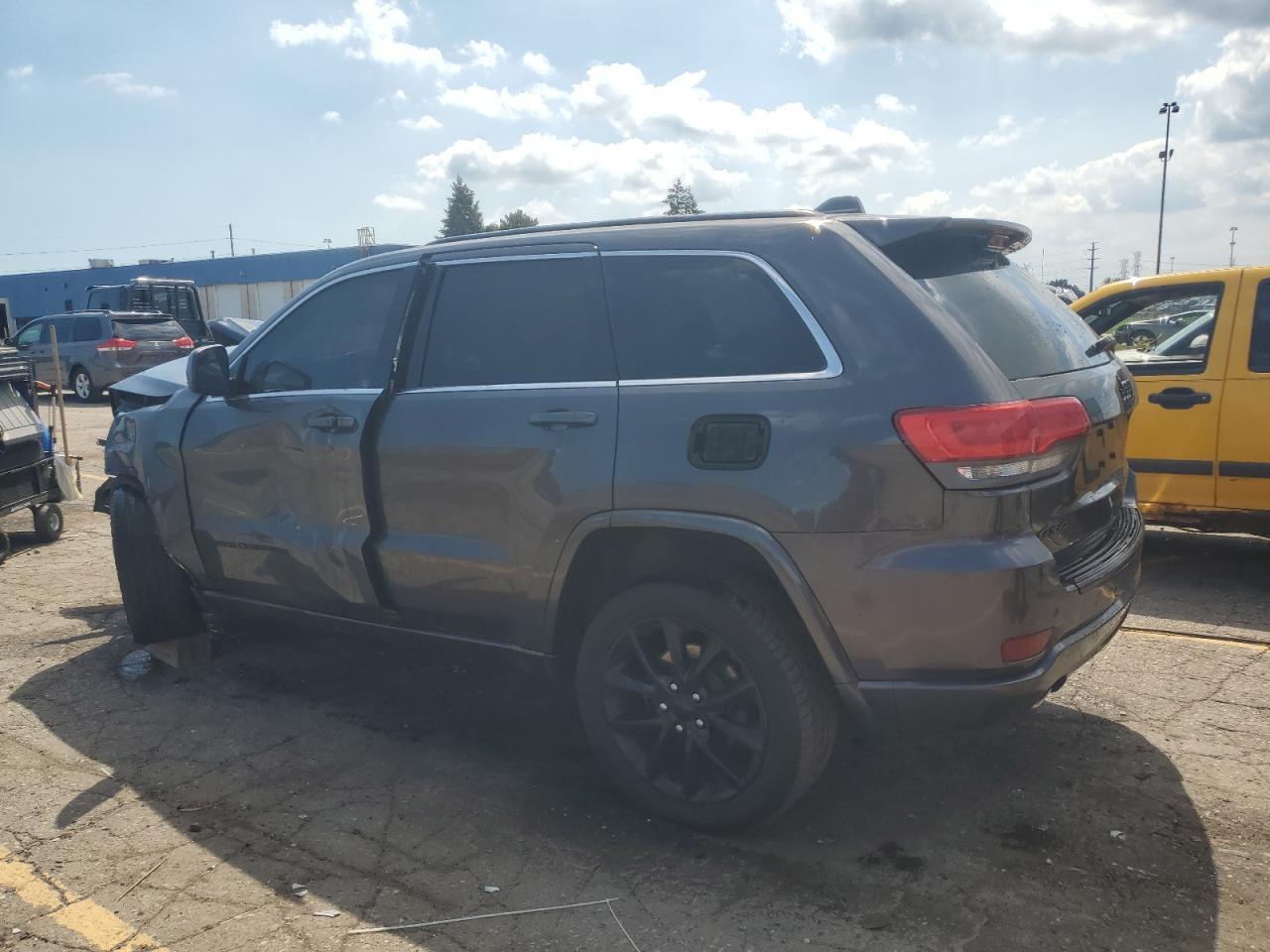 2015 Jeep Grand Cherokee Laredo - Image 2