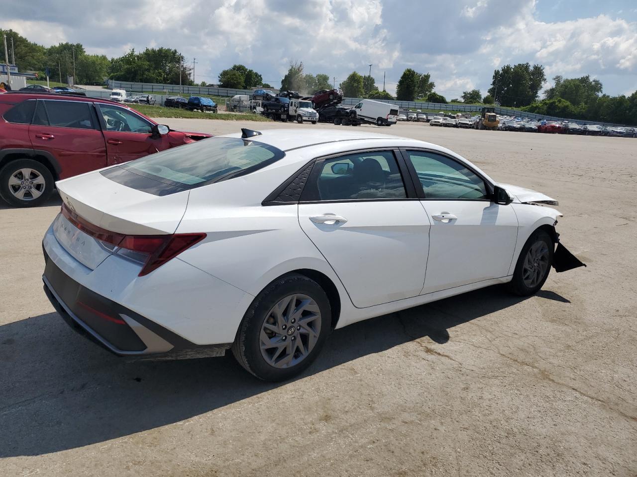 2024 Hyundai Elantra Sel - Фото 3