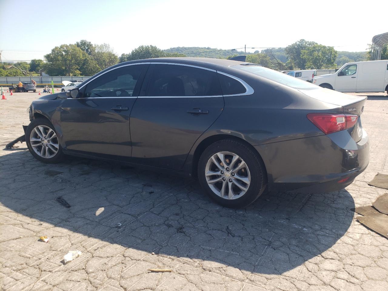 2017 Chevrolet Malibu Lt - Image 2