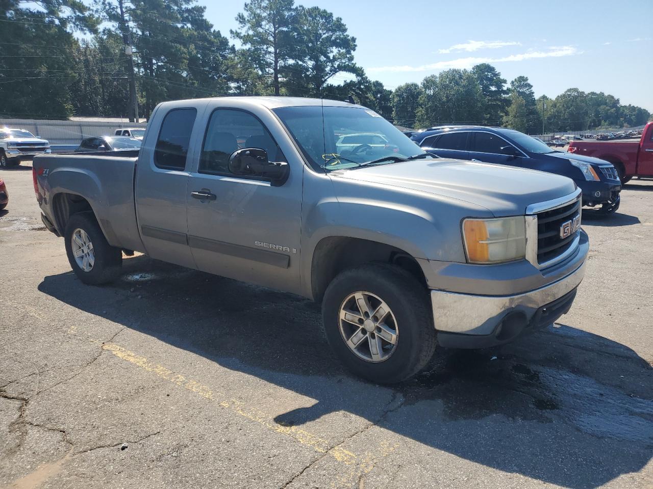 2007 GMC New Sierra K1500 - Image 4