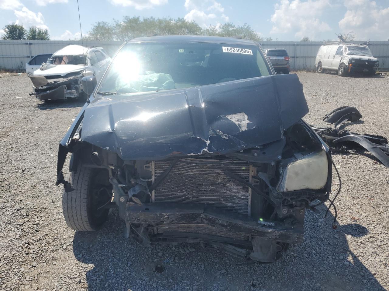 2014 Chrysler Town & Country Touring - Image 5