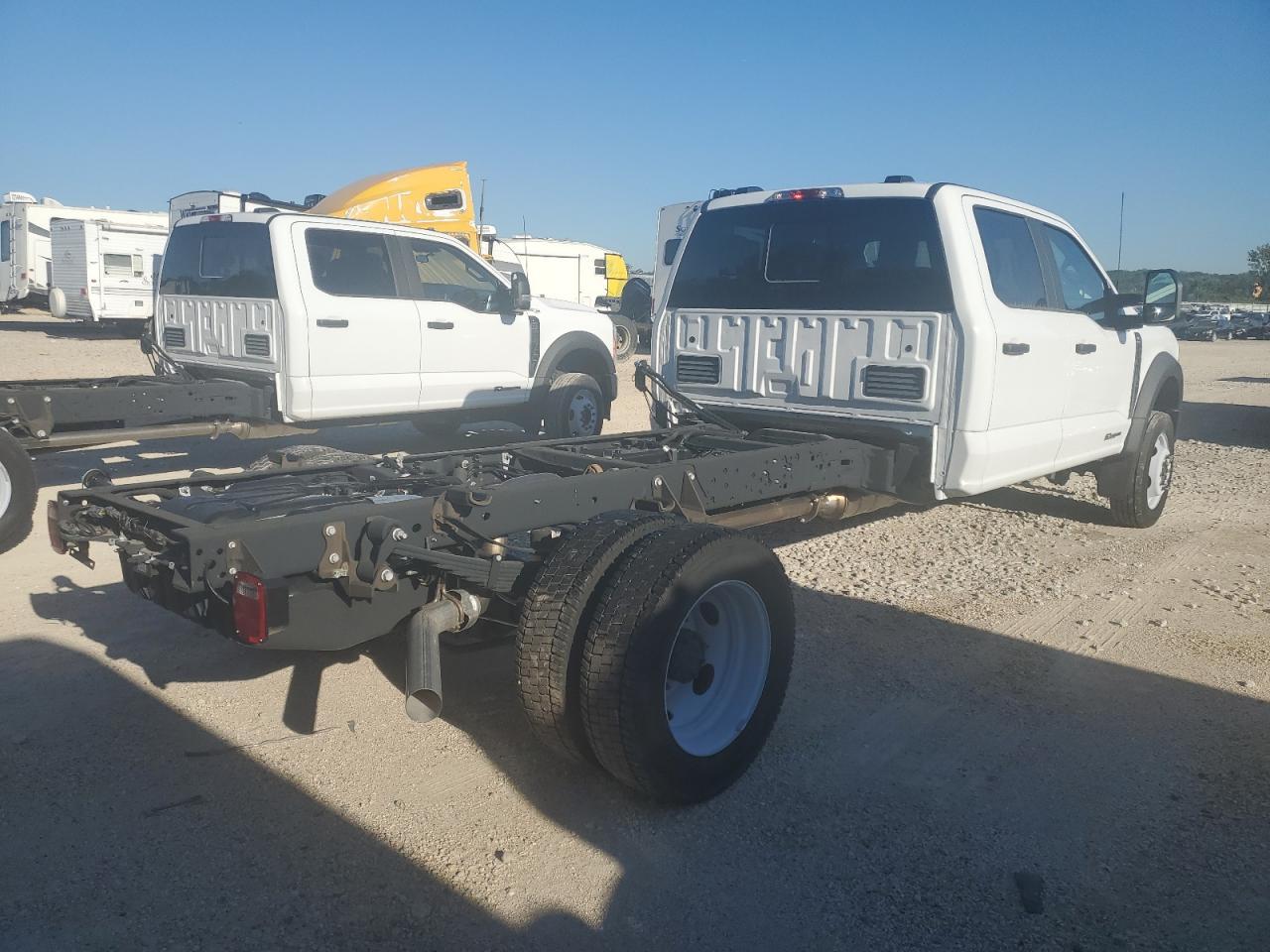 2023 Ford F550 Super Duty Super Duty - Фото 3