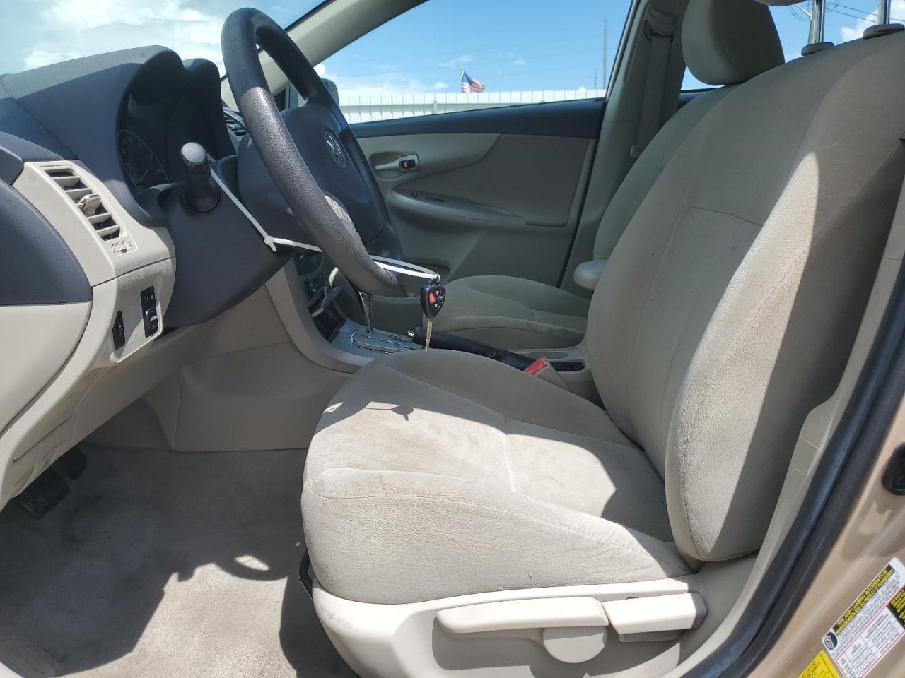 2013 Toyota Corolla Base - Фото 7