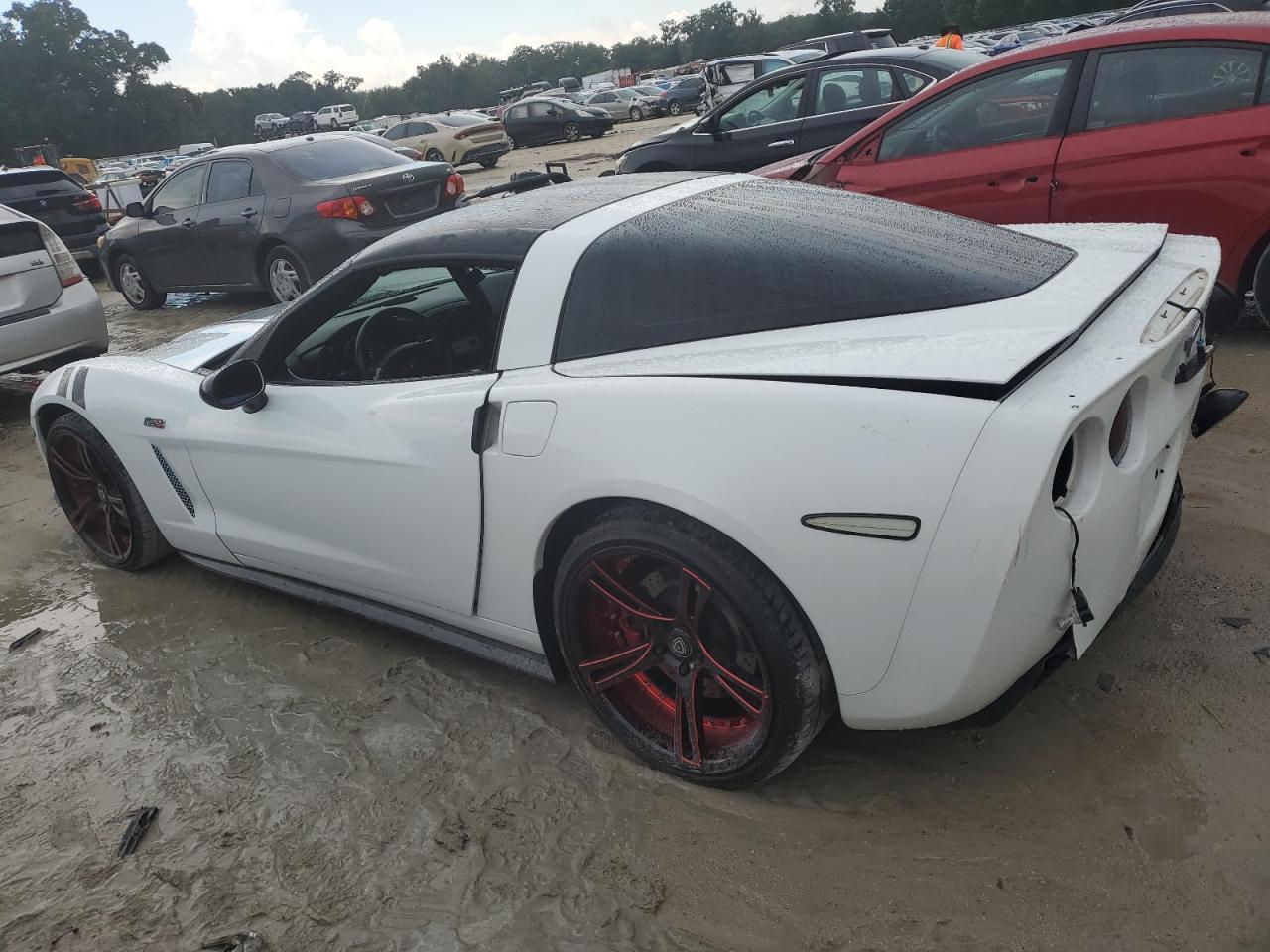 2011 Chevrolet Corvette - Фото 2