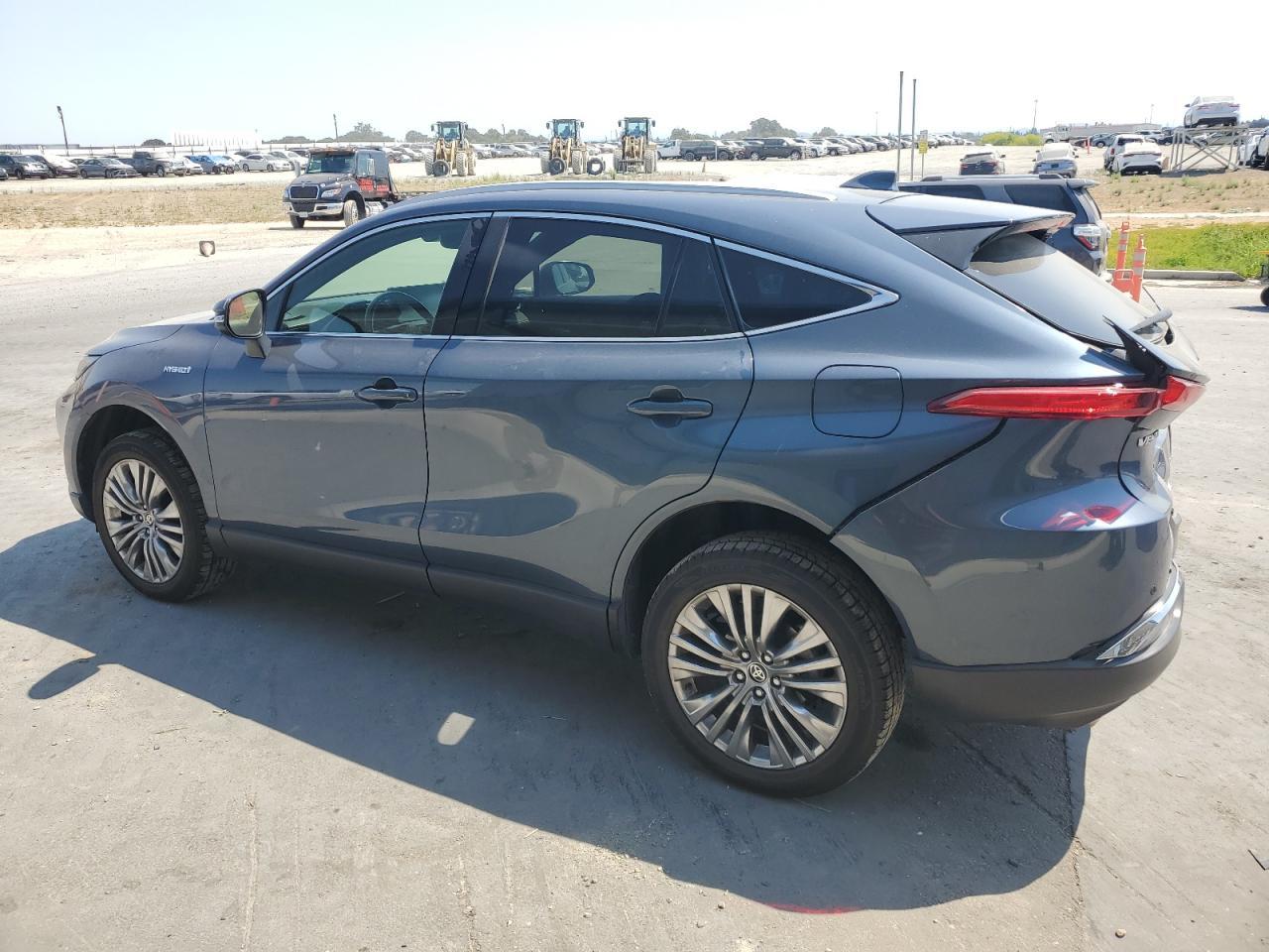 2021 Toyota Venza Le - Фото 2