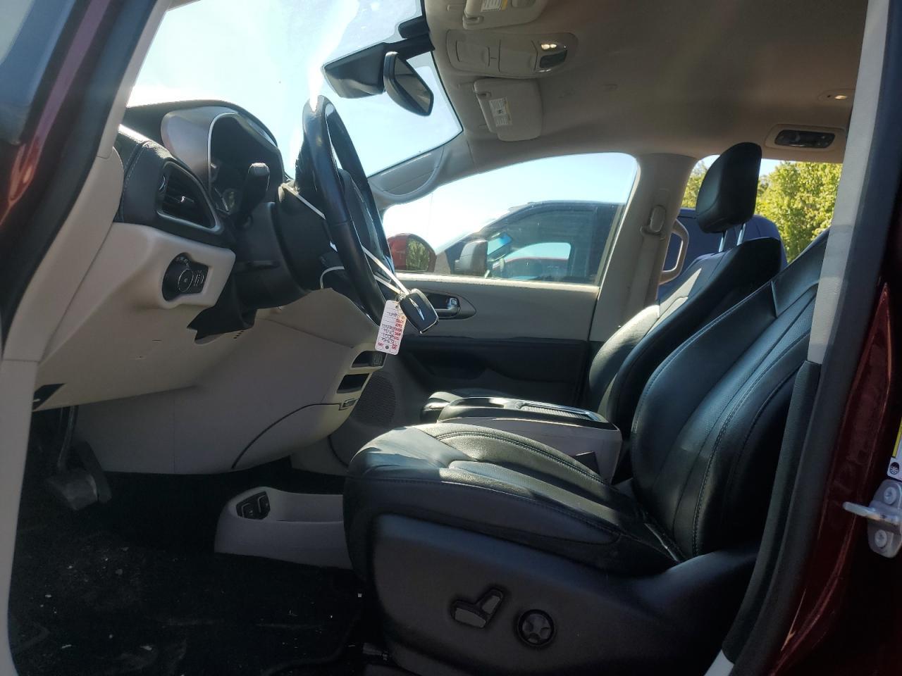2021 Chrysler Pacifica Hybrid Touring L - Image 7