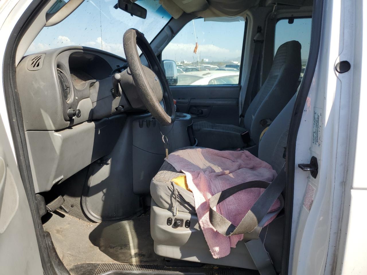 2004 Ford Econoline E350 Super Duty Wagon - Фото 7