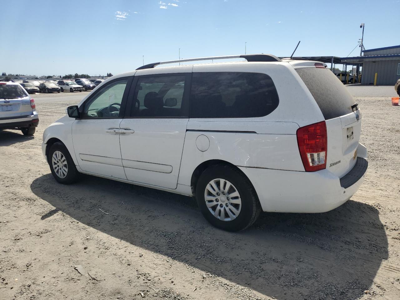 2011 Kia Sedona Lx - Фото 2