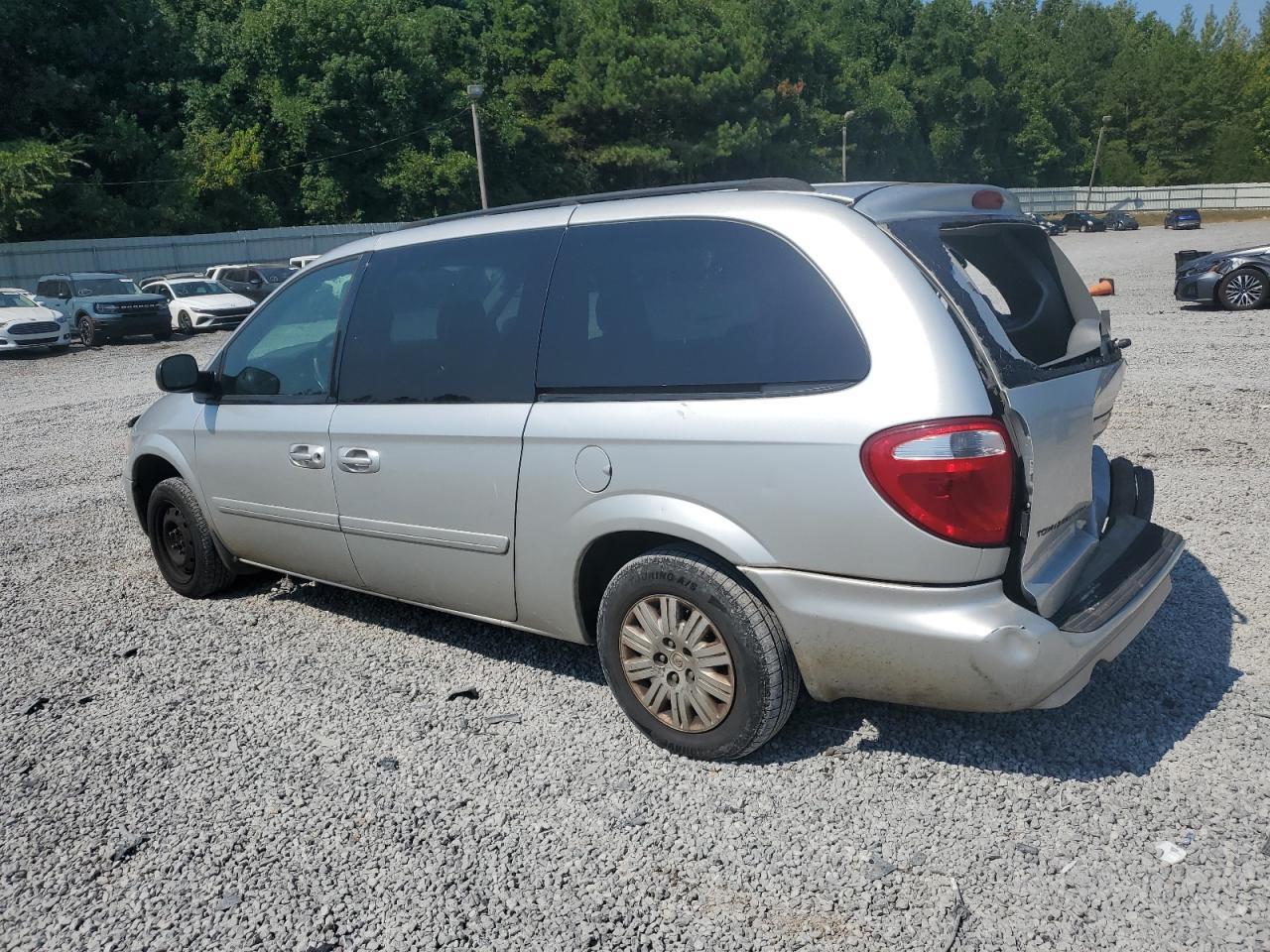 2007 Chrysler Town & Country Lx - Image 2