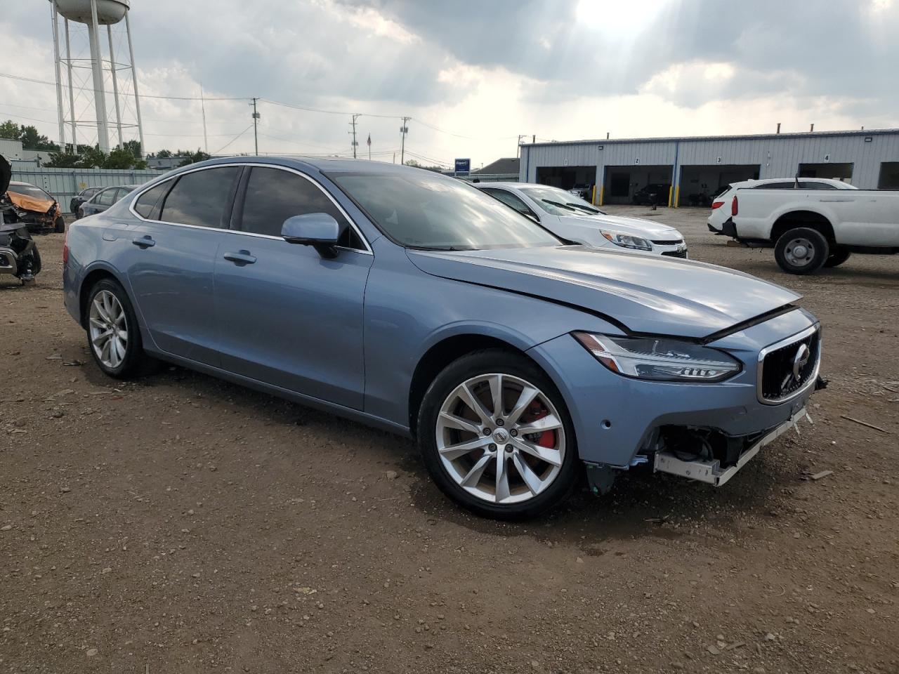 2017 Volvo S90 T6 Momentum - Фото 4