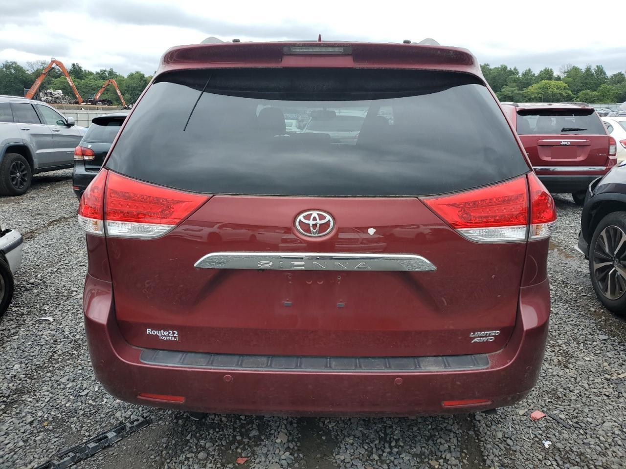 2013 Toyota Sienna Xle - Фото 6