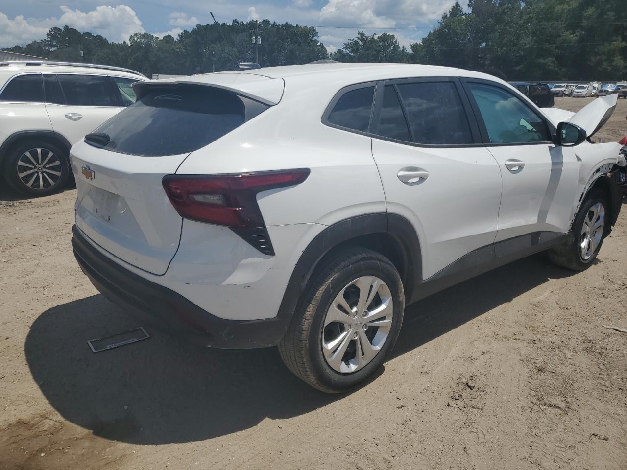 2024 Chevrolet Trax Ls - Фото 3