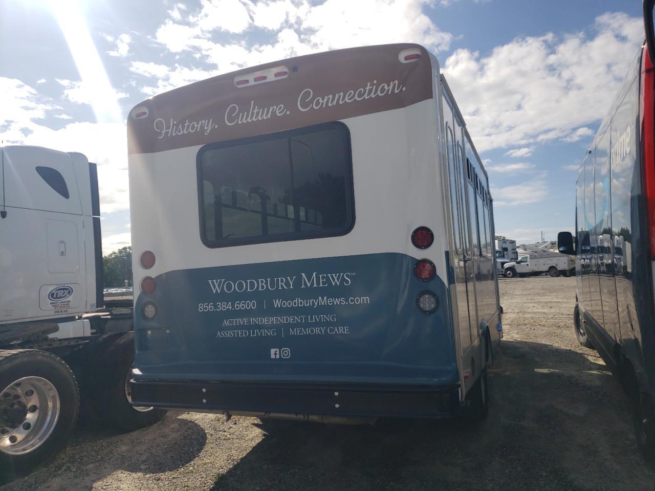2022 Chevrolet Express G4500 - Фото 4