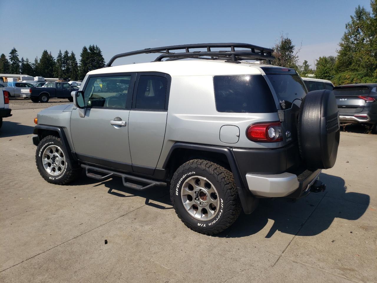 2012 Toyota Fj Cruiser - Image 2