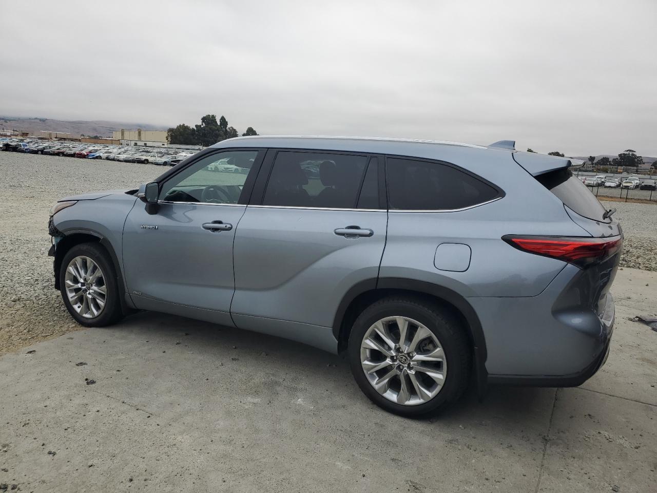 2021 Toyota Highlander Hybrid Limited - Image 2