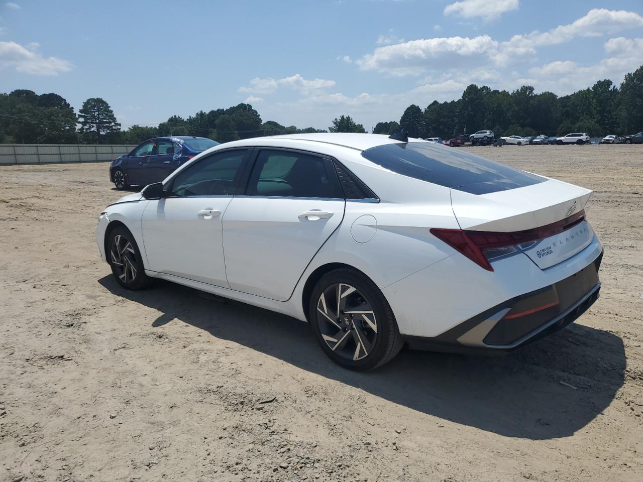 2025 Hyundai Elantra Sel - Image 2