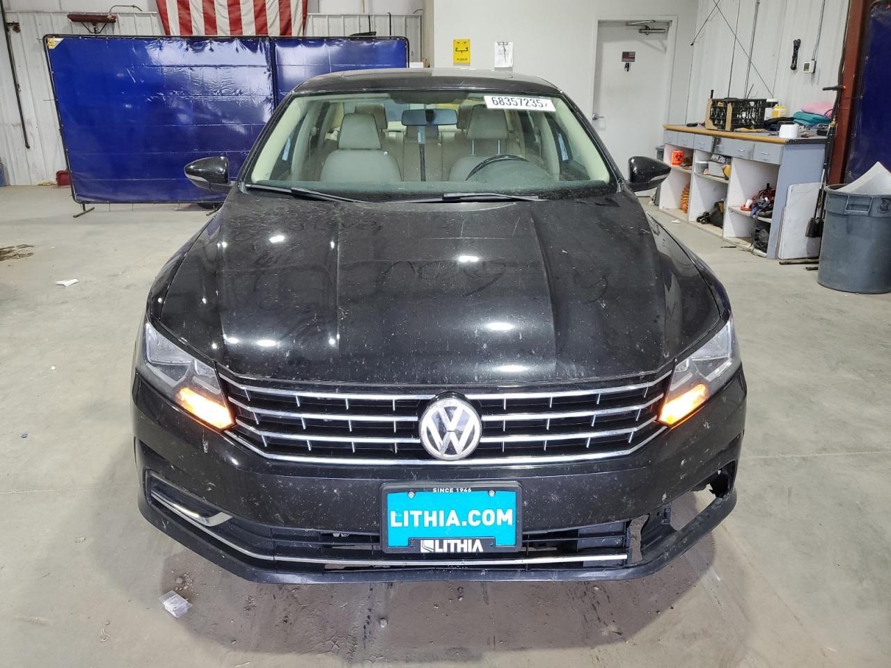 2017 Volkswagen Passat Se - Фото 5