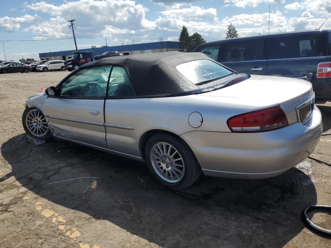2005 Chrysler Sebring Touring - Image 2