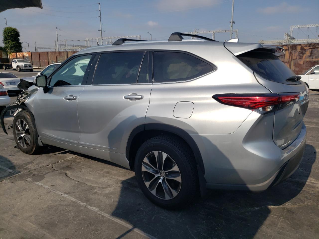 2021 Toyota Highlander Xle - Фото 2