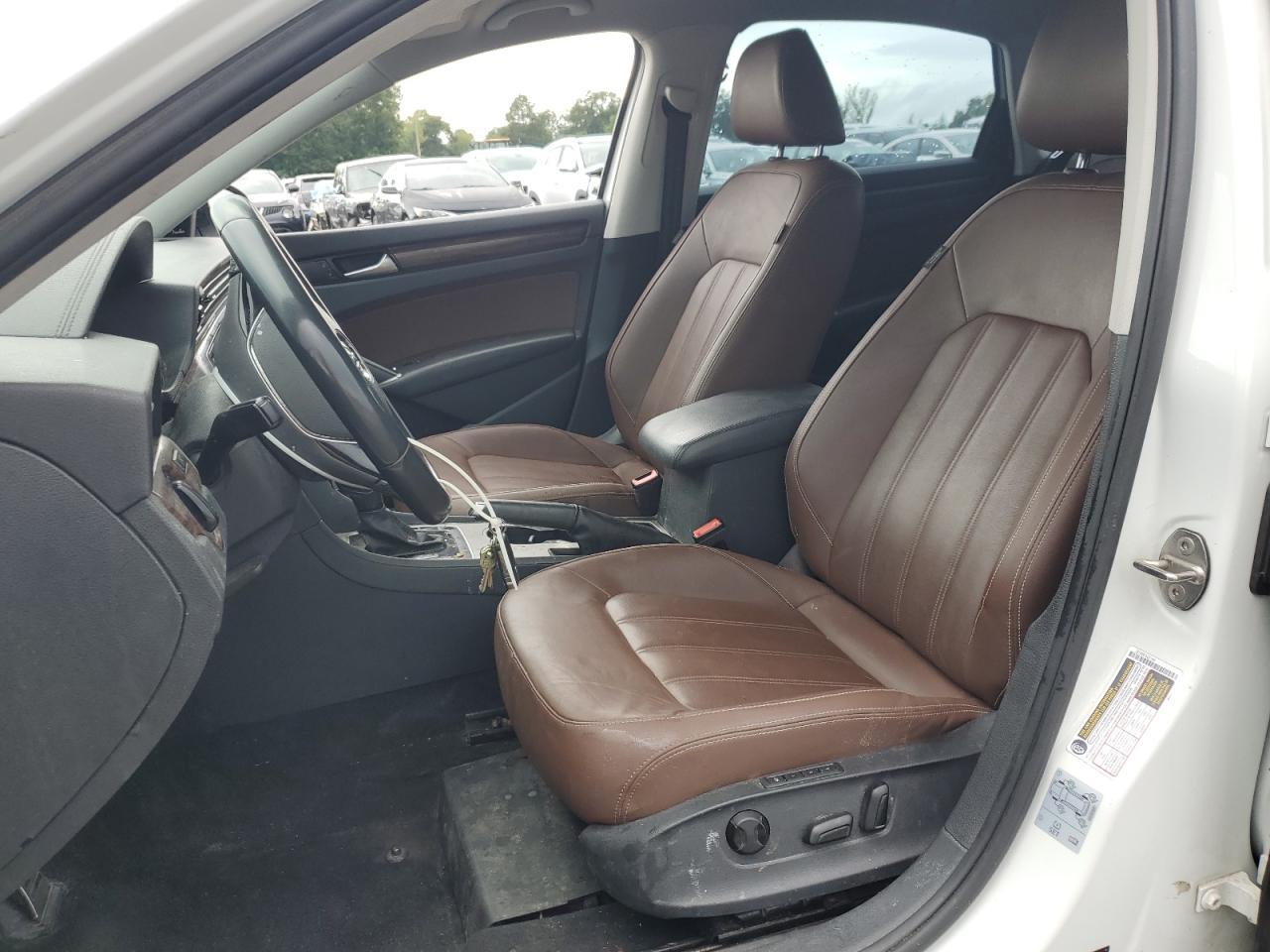 2022 Volkswagen Passat Limited Edition - Фото 7