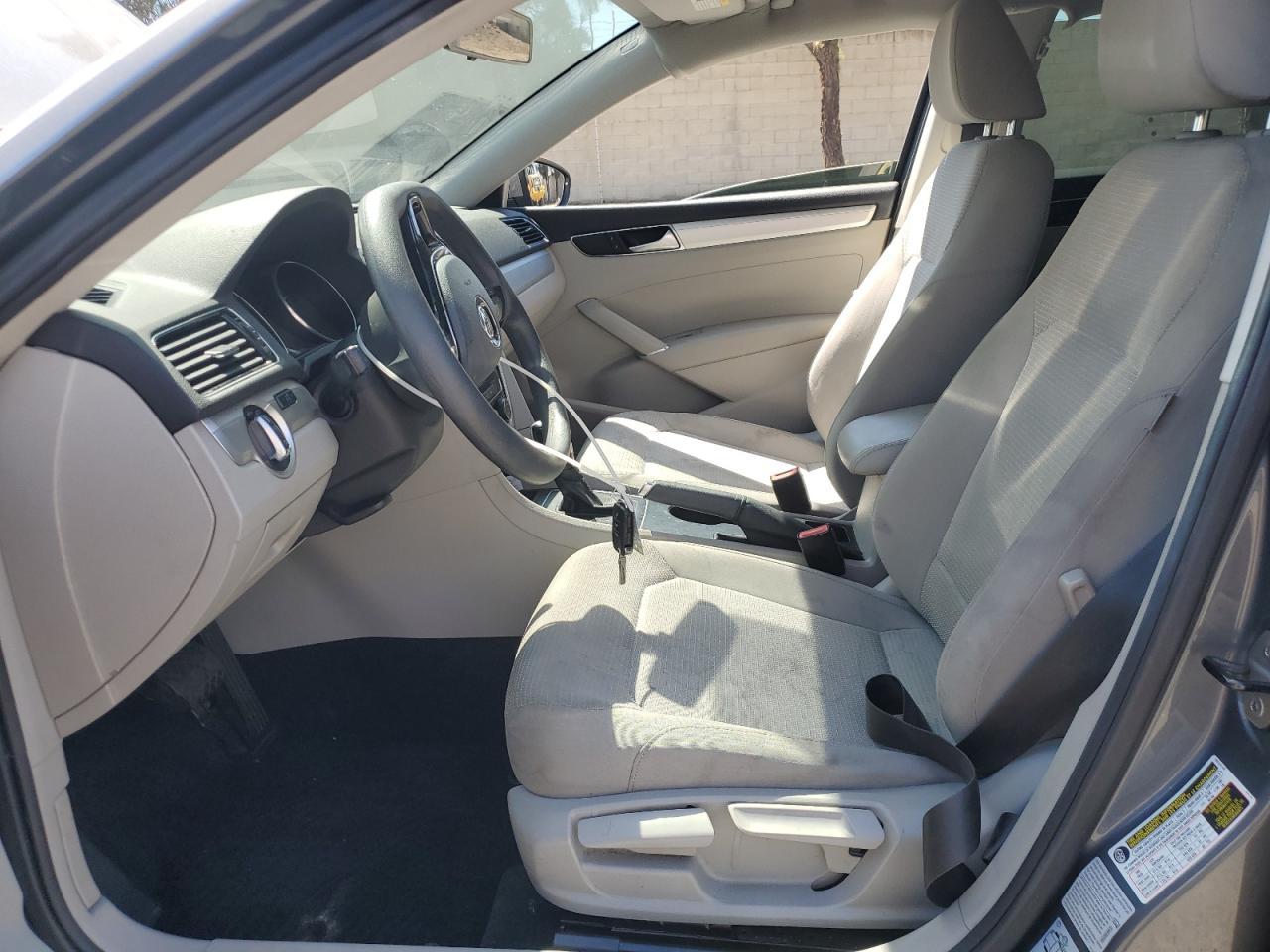 2016 Volkswagen Passat S - Фото 7