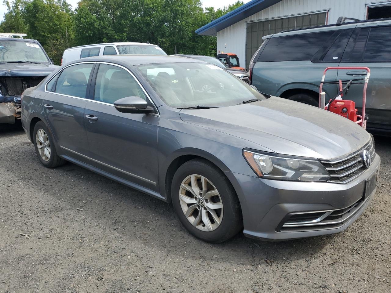 2016 Volkswagen Passat S - Фото 4