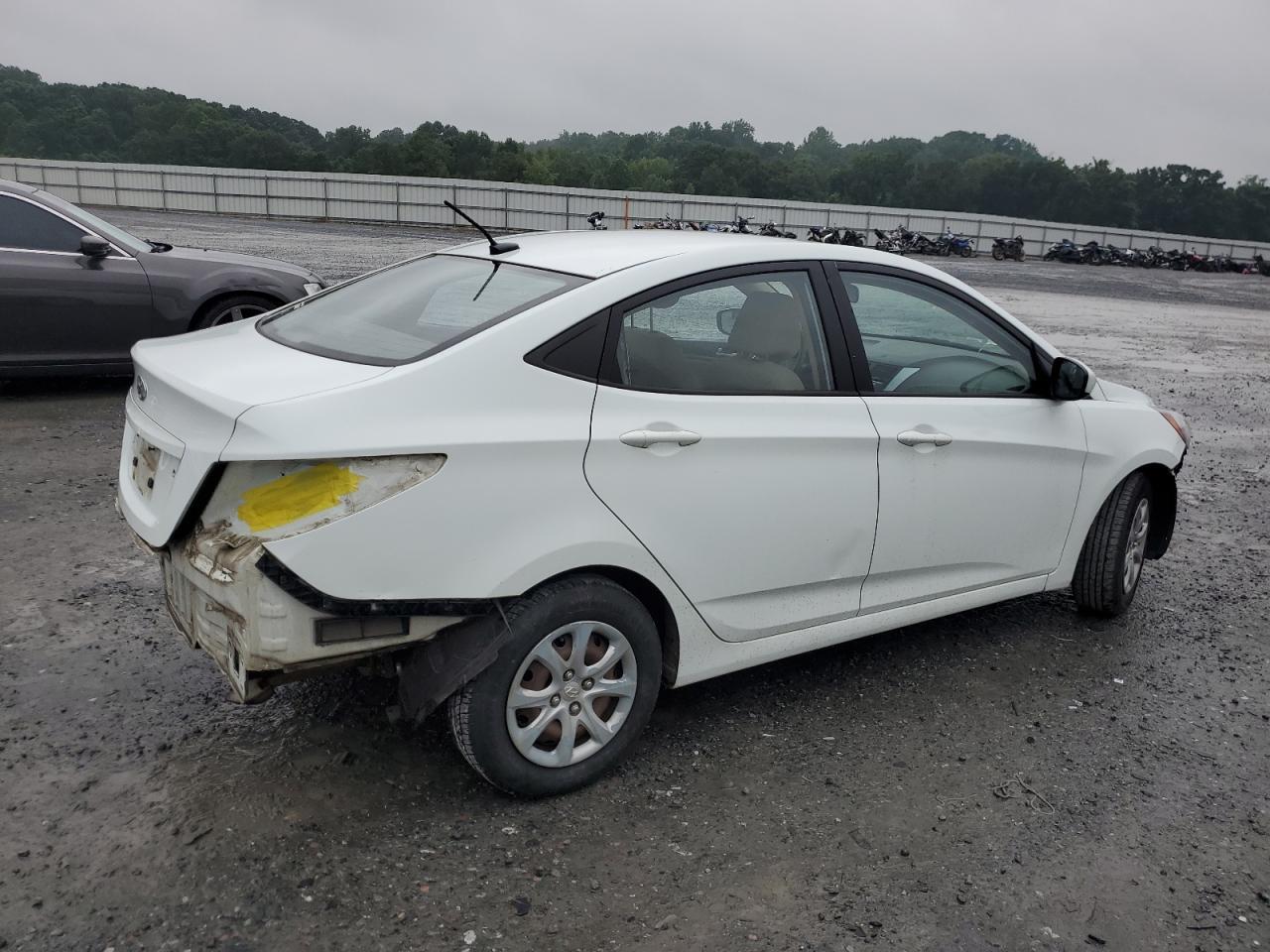 2013 Hyundai Accent Gls - Image 3