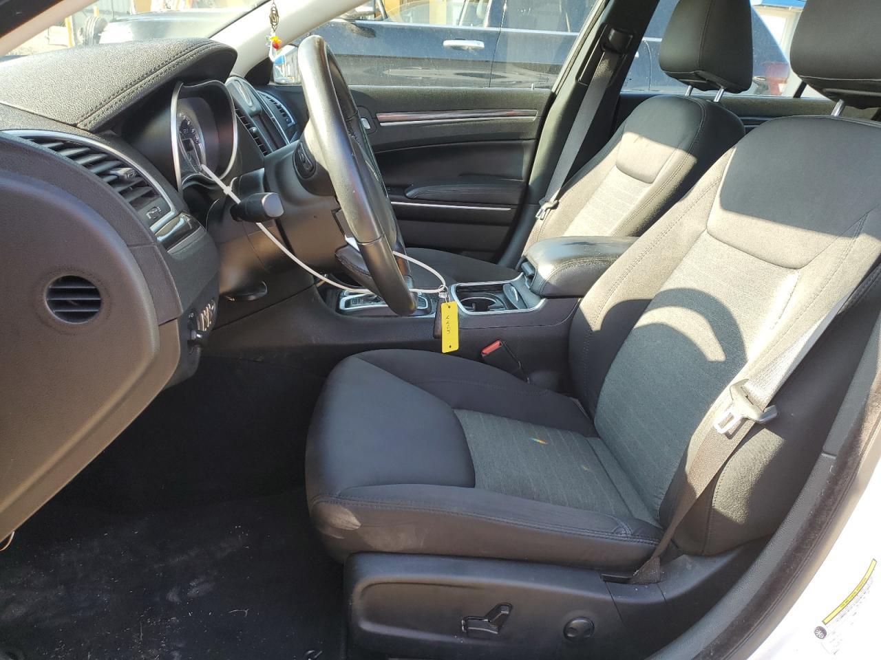 2022 Chrysler 300 Touring - Image 7