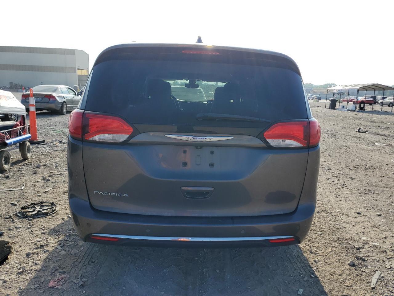 2018 Chrysler Pacifica Touring L Plus - Фото 6