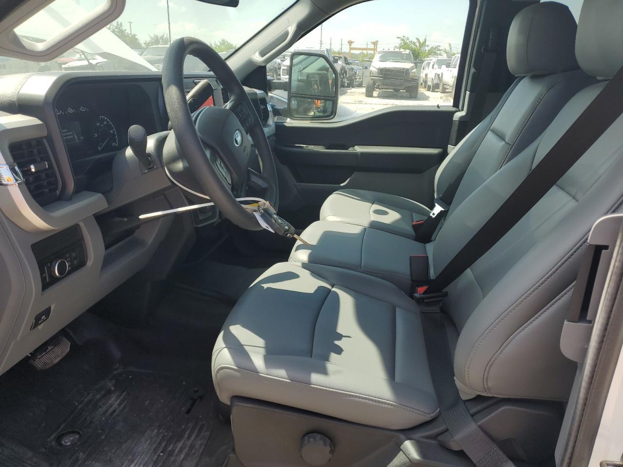 2025 Ford F250 Super Duty - Фото 7