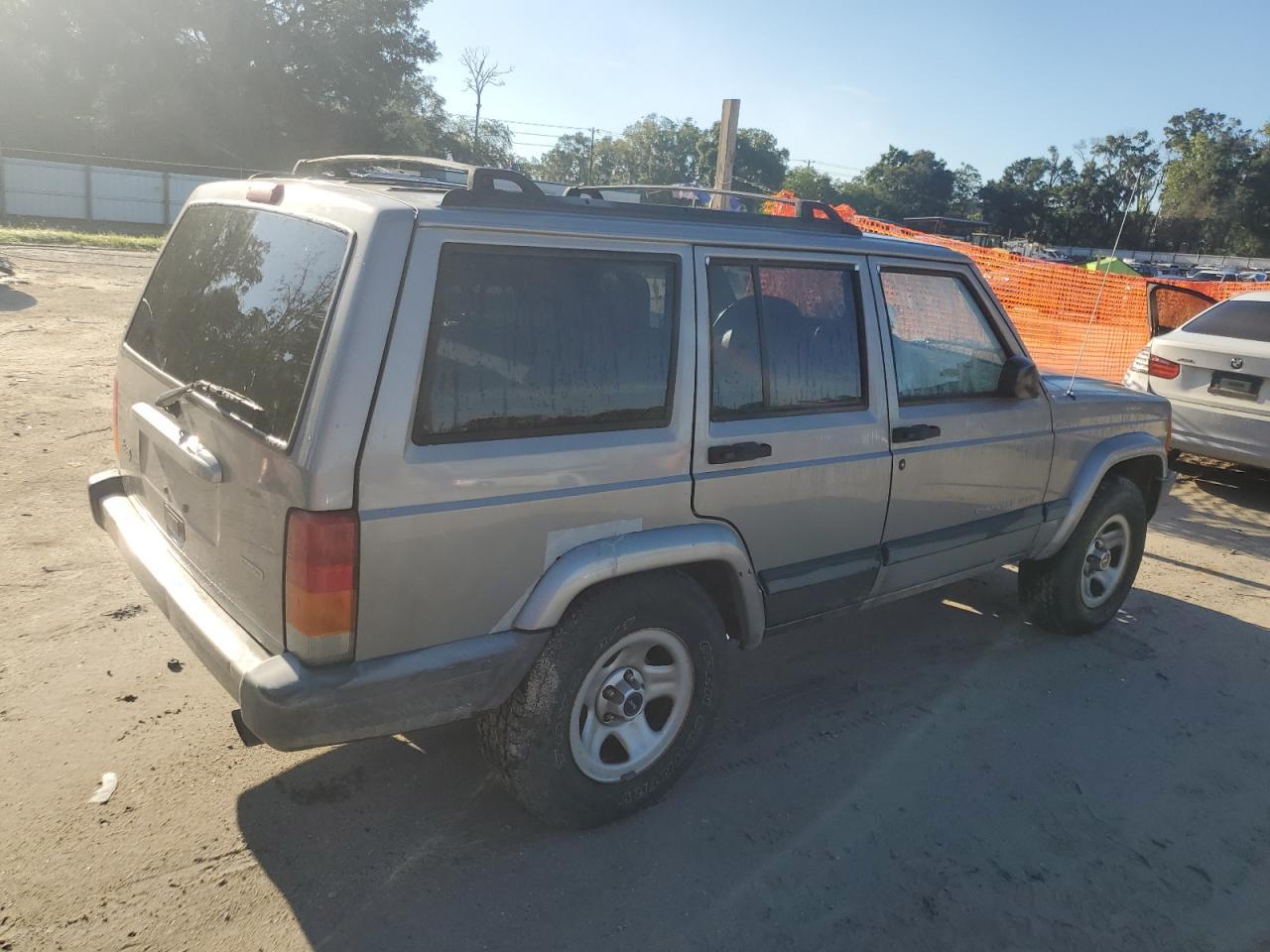 2000 Jeep Cherokee Sport - Image 3