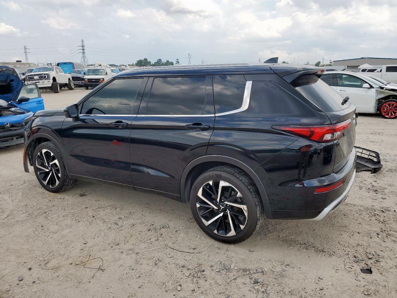 2022 Mitsubishi Outlander Sel - Фото 2