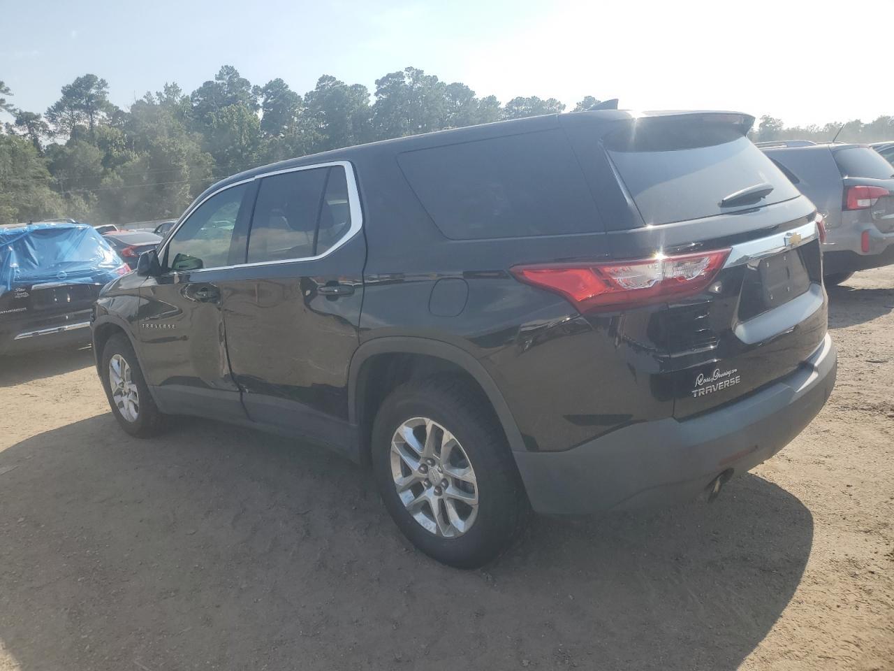 2019 Chevrolet Traverse Ls - Фото 2