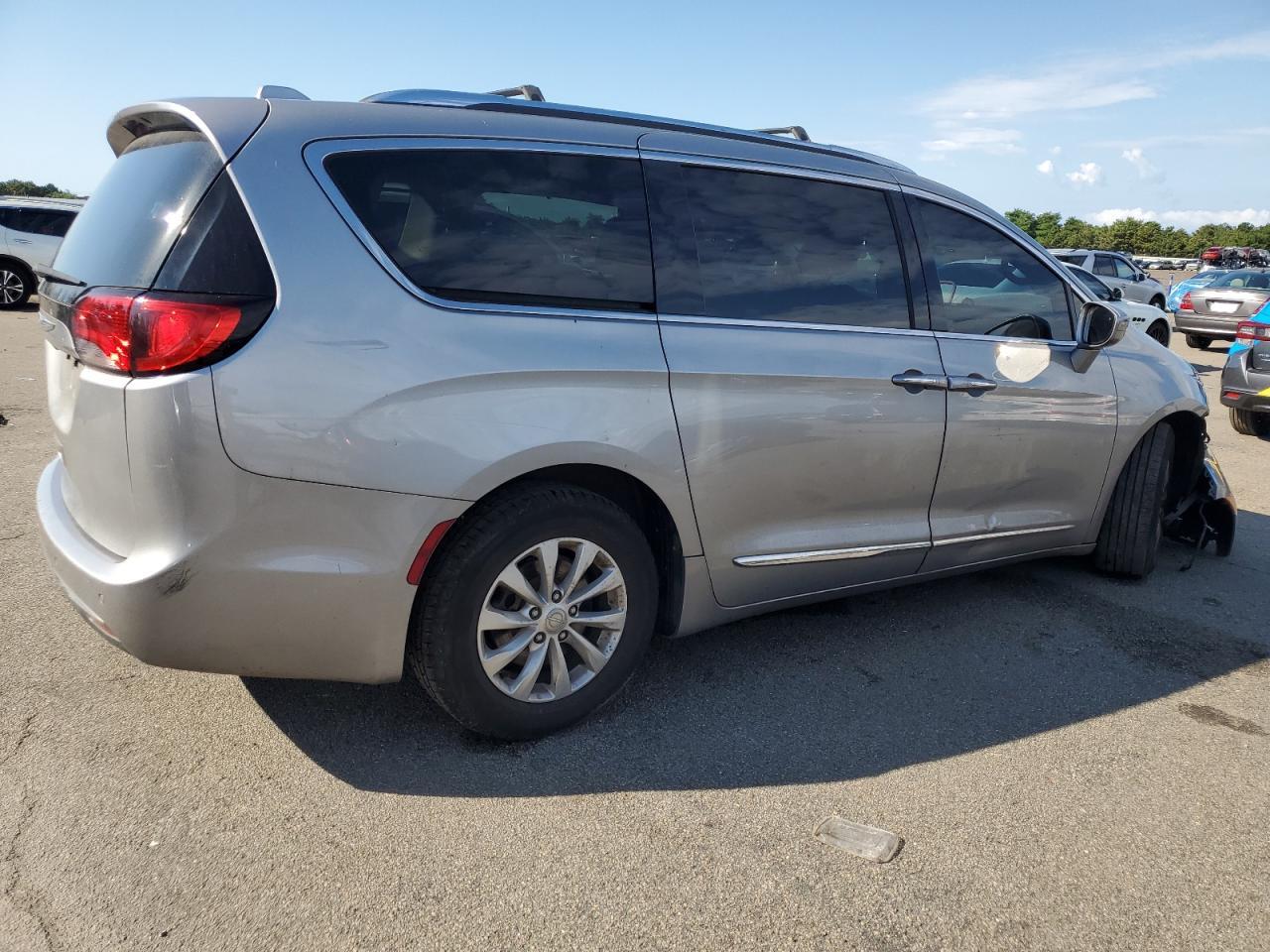 2019 Chrysler Pacifica Touring L - Image 3